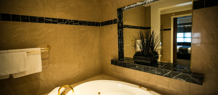 Deluxe Spa Suite